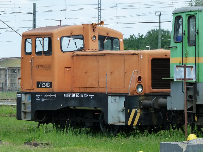 V 22-03.jpg